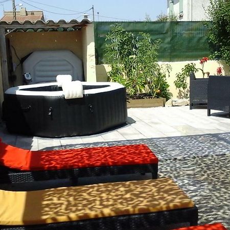 Rue Des Jardins De Lucas Bed & Breakfast Arles Ngoại thất bức ảnh